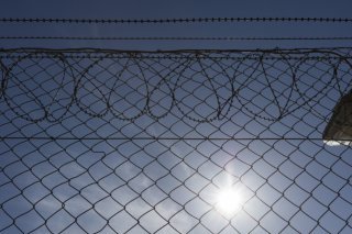Selon l'accord, qui nécessite une approbation à une majorité des trois quarts du parlement, la Suède pourrait louer 400 cellules dans une prison du sud-est de l'Estonie (image d'illustration). KEYSTONE/GAETAN BALLY